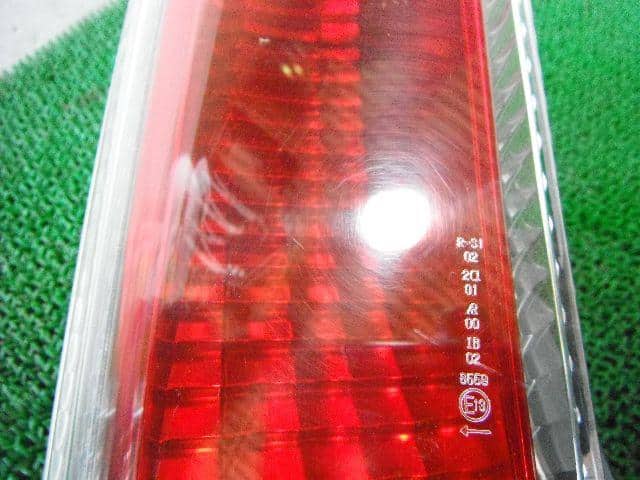 Left Tail Light DAIHATSU Move 2003 UA-L150S — photo 3