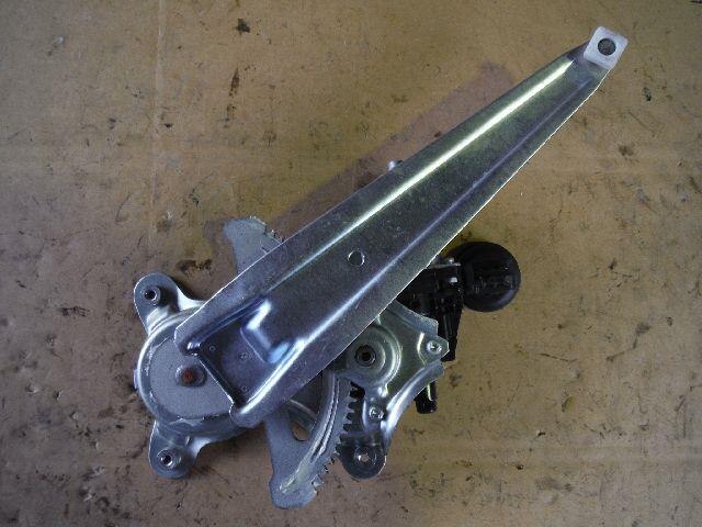 Rear Left Door Regulator TOYOTA Ractis 2009 DBA-NCP100 — photo 2