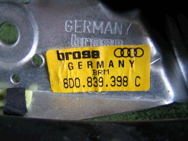 Rear Right Door Regulator AUDI 1997 E-8DADR — photo 3