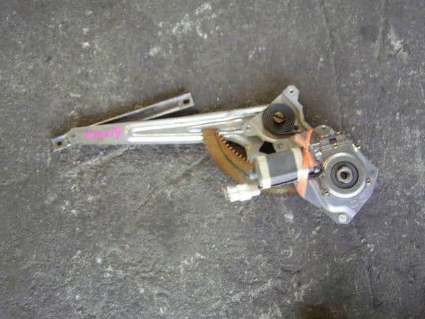 Rear Right Door Regulator MITSUBISHI Minica 1993 E-H22A — photo 1