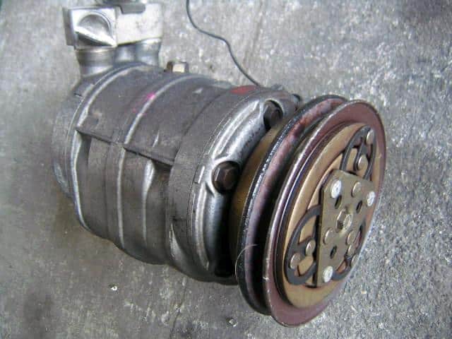 A/C Compressor NISSAN Largo 1993 Y-VNW30 — photo 1