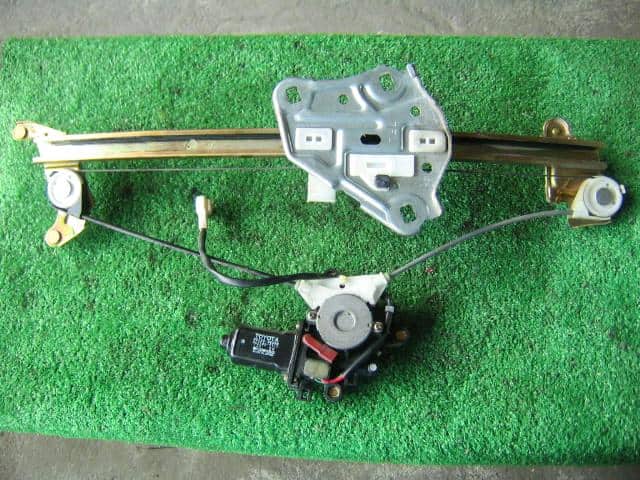 Front Left Door Regulator TOYOTA Crown Majesta 1996 E-UZS151 8572030240 — photo 2