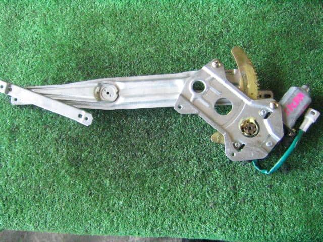 Front Left Door Regulator SUZUKI Kei 2001 GF-HN21S 8346076G06 — photo 2
