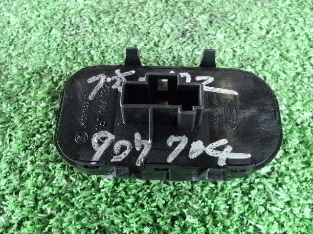 Power Window Switch FORD 2001 GF-WF0FYD — photo 2