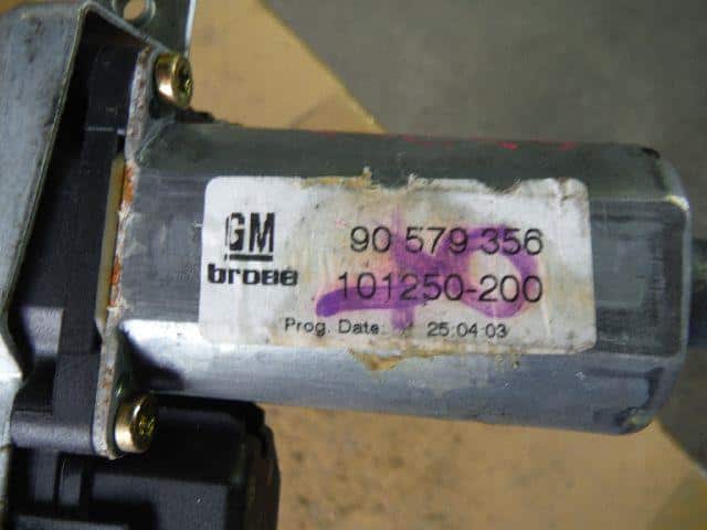 Front Right Door Regulator SUBARU Traviq TA-XM220 — photo 3