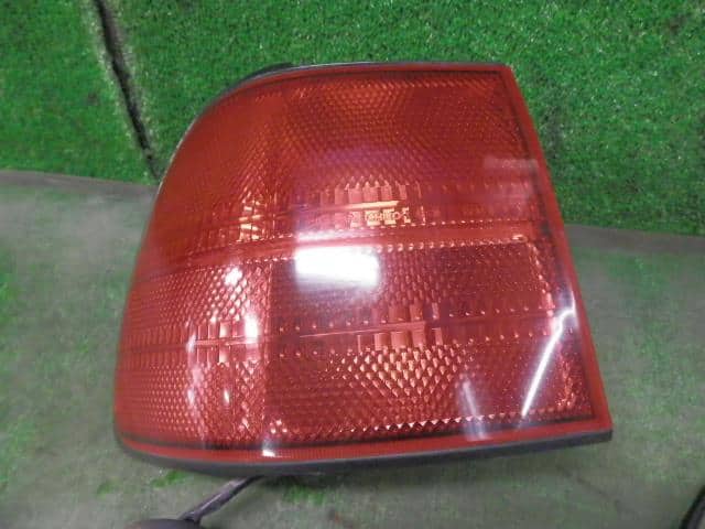 Left Tail Light NISSAN Prairie Liberty 2002 UA-RNM12 — photo 2