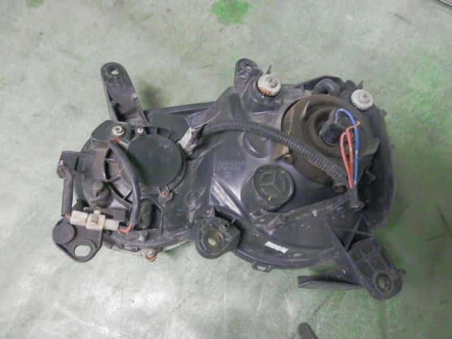 Right Headlight DAIHATSU Move 2000 GF-L902S — photo 3