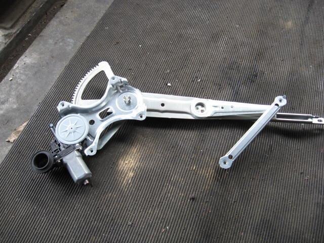 Rear Left Door Regulator TOYOTA Porte 2013 DBA-NSP140 — photo 1