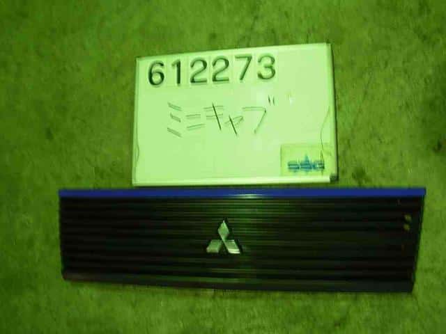 Radiator Grille MITSUBISHI Minicab 2002 LE-U62 — photo 1