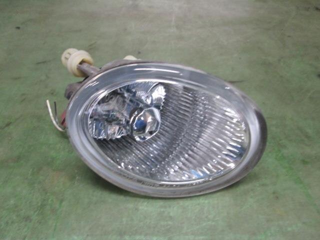 Right Fog Light TOYOTA Ipsum 2001 TA-ACM26 — photo 2