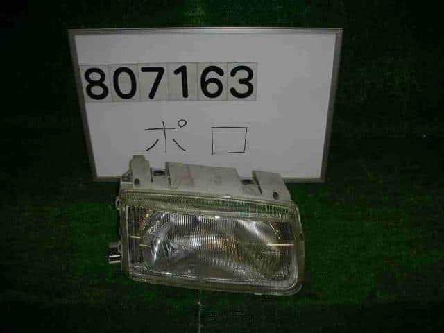 Right Headlight VOLKSWAGEN Polo 1997 — photo 1