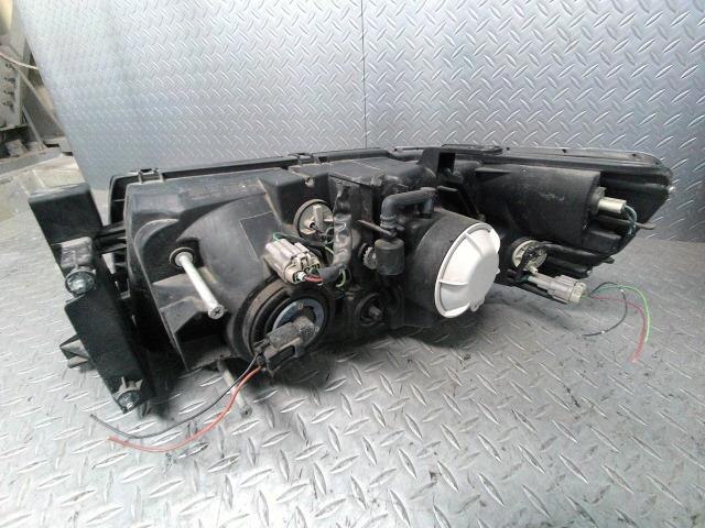 Right Headlight NISSAN Bassara 2000 GF-JU30 — photo 3