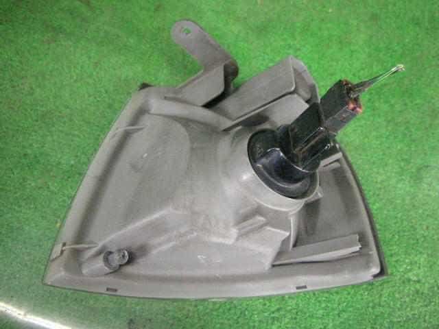 Right Side Marker Light MAZDA Familia 1997 E-BWFNY10 — photo 3