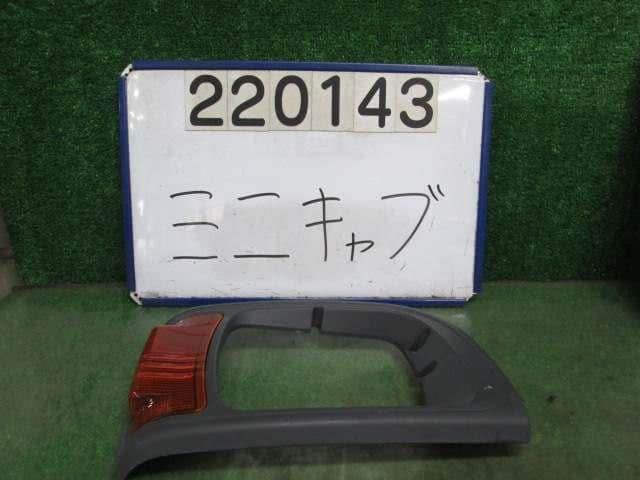 Right Headlight Bezel MITSUBISHI Minicab 1994 V-U42 — photo 1