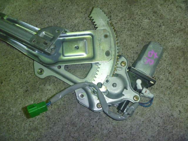 Rear Right Door Regulator SUBARU Forester 2002 TA-SG5 — photo 2