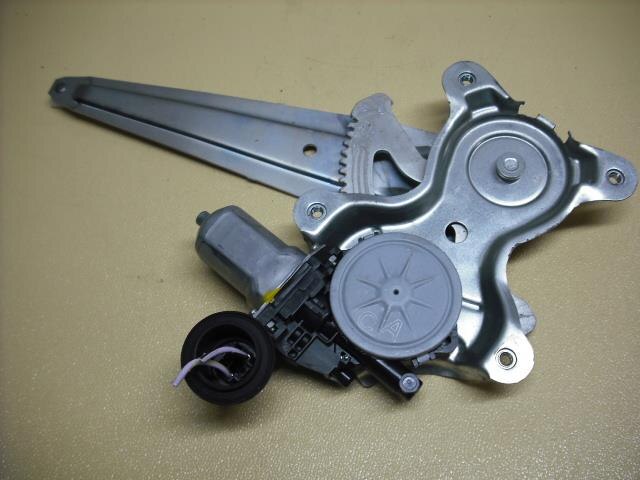 Rear Left Door Regulator TOYOTA Vitz 2011 DBA-KSP130 — photo 1