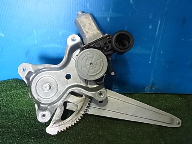 Rear Right Door Regulator TOYOTA Mark II 2002 TA-JZX110 — photo 1