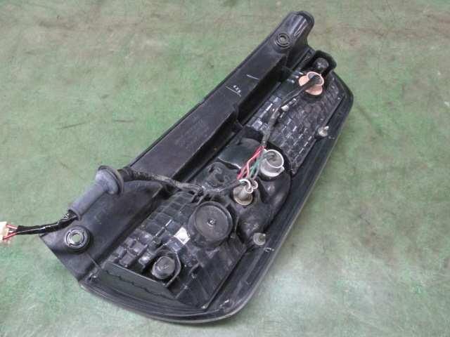 Left Tail Light TOYOTA Passo 2004 DBA-KGC15 — photo 3