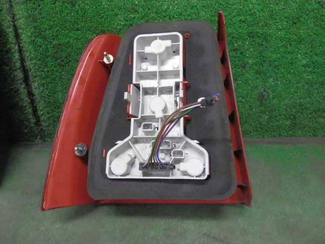 Right Tail Light VOLKSWAGEN Passat — photo 4