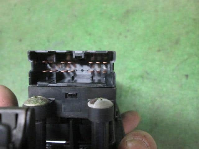 Power Window Switch SUBARU Legacy 2000 TA-BH5 — photo 4