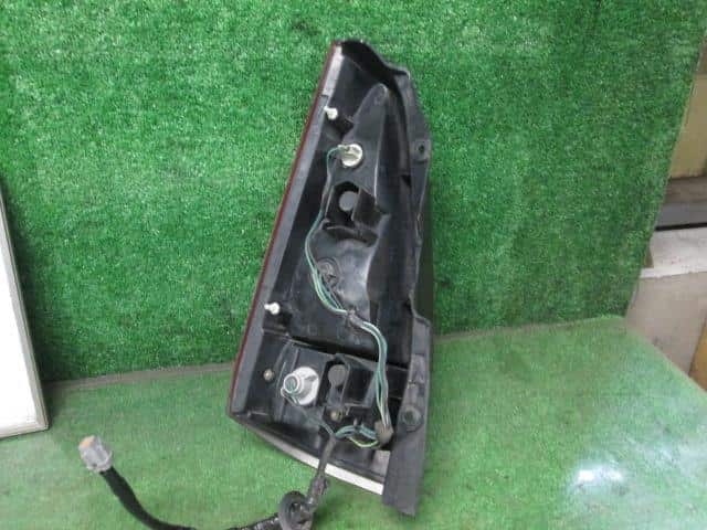 Right Tail Light NISSAN Serena 2000 GF-PNC24 — photo 3