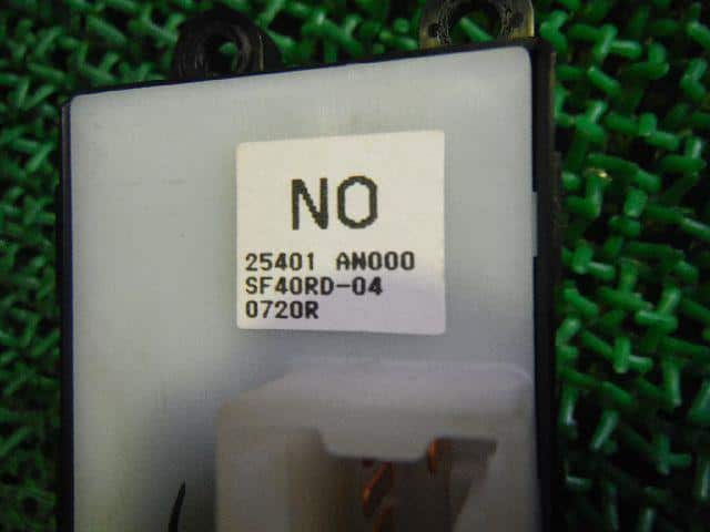 Power Window Switch NISSAN Cube 2000 GH-AZ10 — photo 3