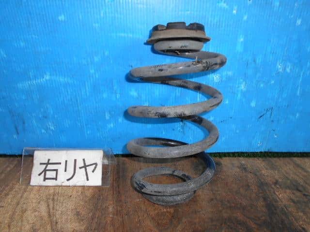 Coil Spring NISSAN Leaf_ 2013 ZAA-AZE0 — photo 1