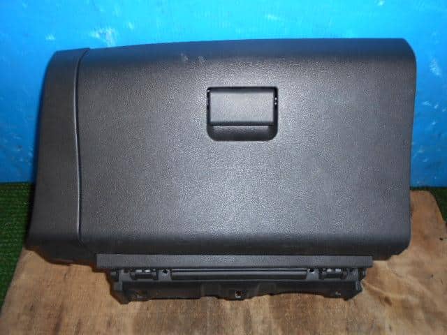 Interior Parts NISSAN Leaf_ 2013 ZAA-AZE0 — photo 1