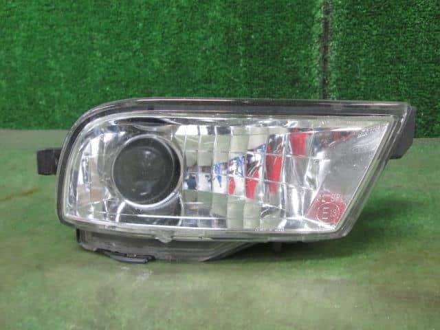 Right Fog Light TOYOTA Altezza Gita 2001 TA-JCE15 — photo 2