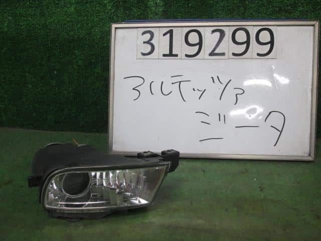 Right Fog Light TOYOTA Altezza Gita 2001 TA-JCE15 — photo 1
