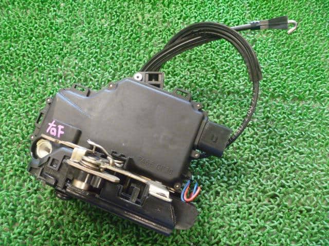 Door Lock Solenoid VOLKSWAGEN Passat 2001 GF-3BAPU 3B1837016C — photo 1