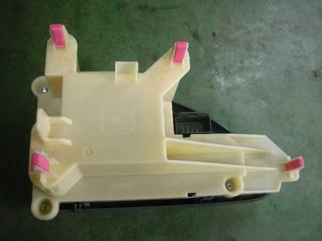 A/C Control Panel TOYOTA Ractis 2005 CBA-NCP105 — photo 3