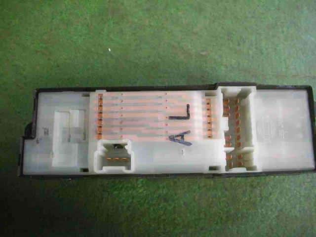 Power Window Switch NISSAN X-Trail 2006 CBA-NT30 — photo 3