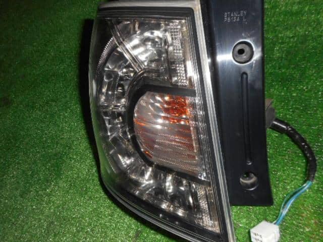 Left Tail Light MAZDA MPV 2006 DBA-LY3P L20851160D — photo 3