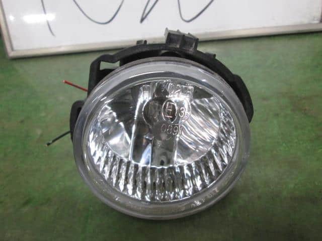 Left Fog Light SUBARU R2 2003 UA-RC2 — photo 2