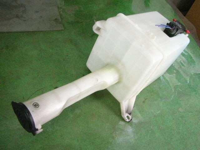 Windshield Washer Tank TOYOTA Vista 2002 GF-SV55 — photo 2