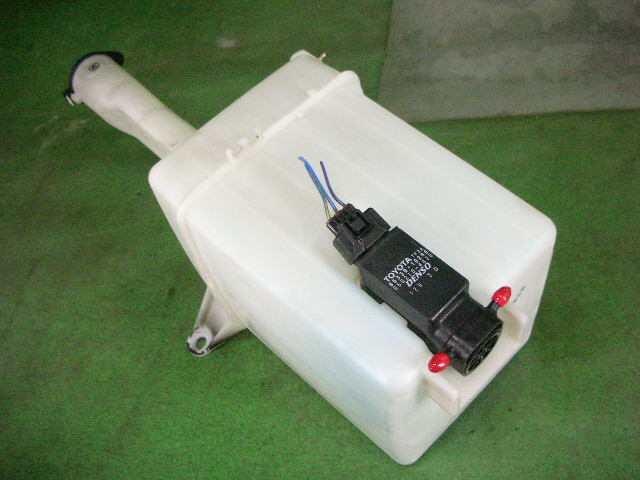 Windshield Washer Tank TOYOTA Vista 2002 GF-SV55 — photo 3