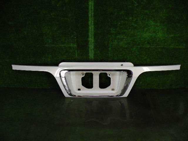 Exterior Parts TOYOTA Regius 1999 KH-KCH46 — photo 2