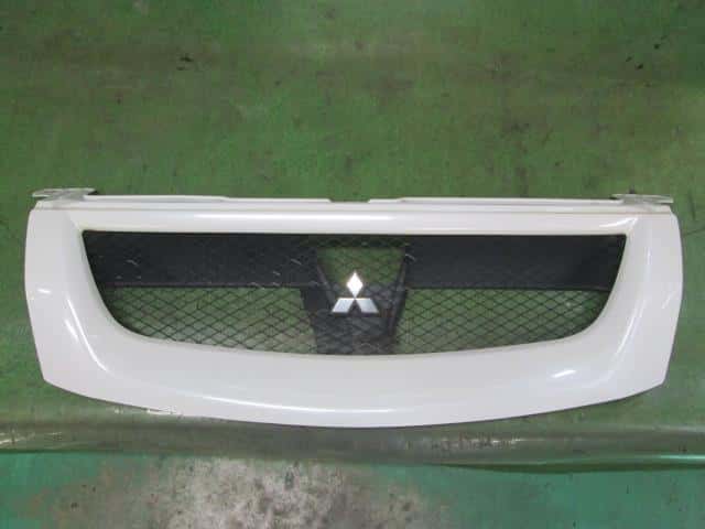 Radiator Grille MITSUBISHI Mirage dingo 2001 GF-CQ2A — photo 2