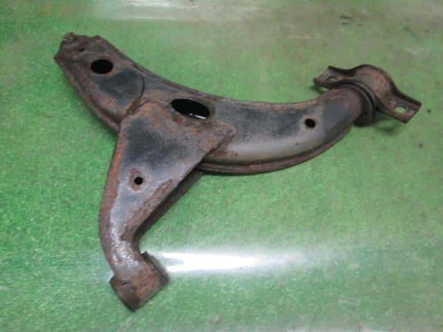 Front Left Lower Control Arm SUBARU Sambar 1996 V-KV4 — photo 3