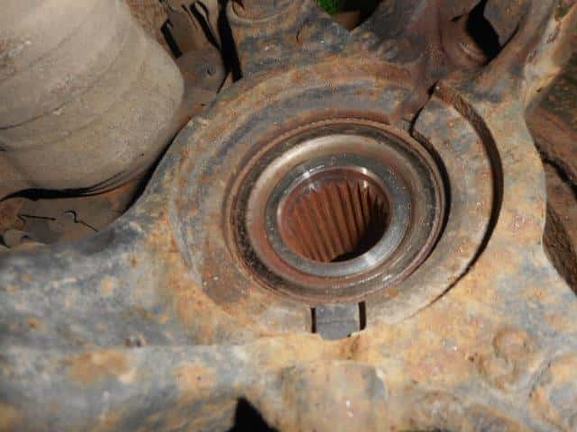 Front Left Knuckle Hub Assembly MAZDA Demio 2007 DBA-DE3FS D65133021A — photo 2