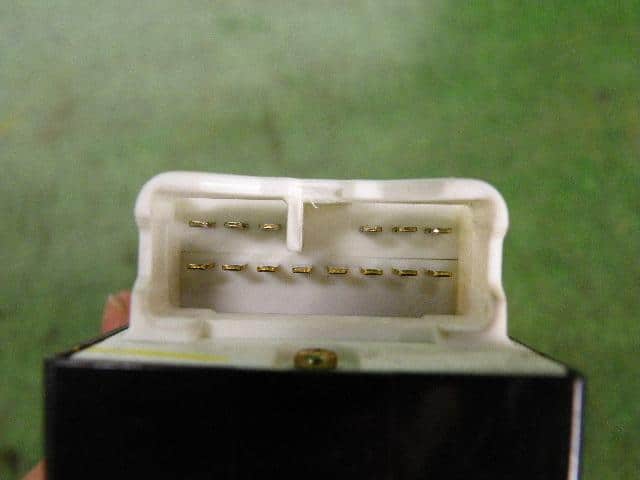 Power Window Switch TOYOTA Corolla Spacio 1999 GF-AE115N 8482013050 — photo 3