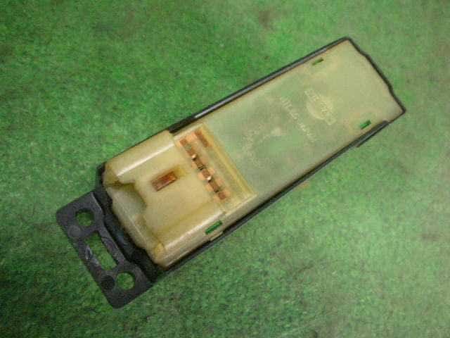 Power Window Switch NISSAN Wingroad 1997 E-WFY10 — photo 3