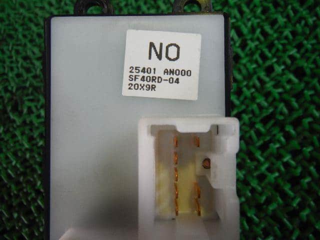 Power Window Switch NISSAN Cube 1999 GH-AZ10 — photo 3