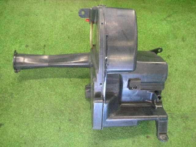 Windshield Washer Tank TOYOTA Altezza Gita 2001 TA-JCE15 — photo 2