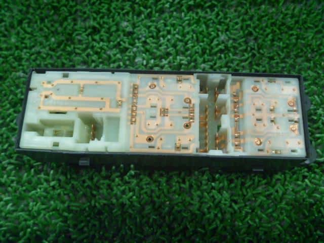 Power Window Switch NISSAN Cube 2005 CBA-BGZ11 — photo 3