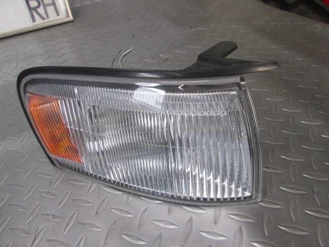 Right Side Marker Light TOYOTA Cresta 1994 E-GX90 — photo 2