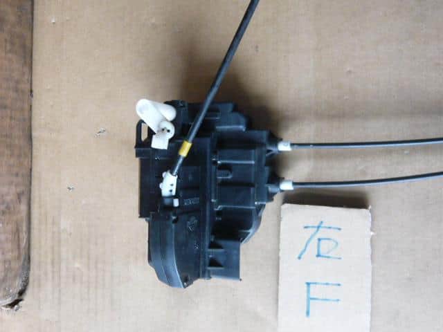 Door Lock Solenoid NISSAN March 2002 UA-K12 — photo 2