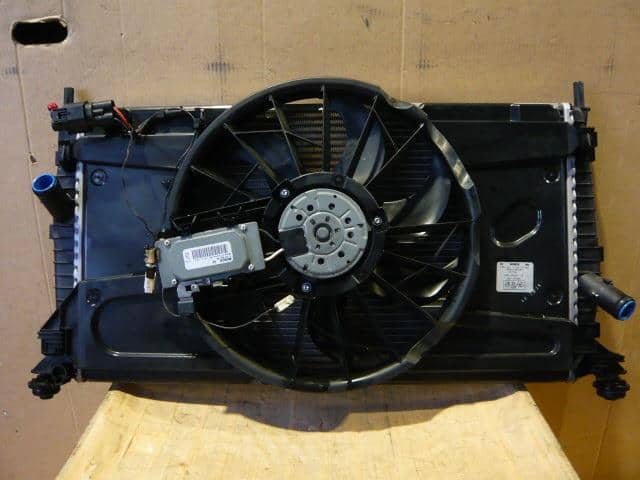 Radiator MAZDA Axela 2004 UA-BK5P — photo 2