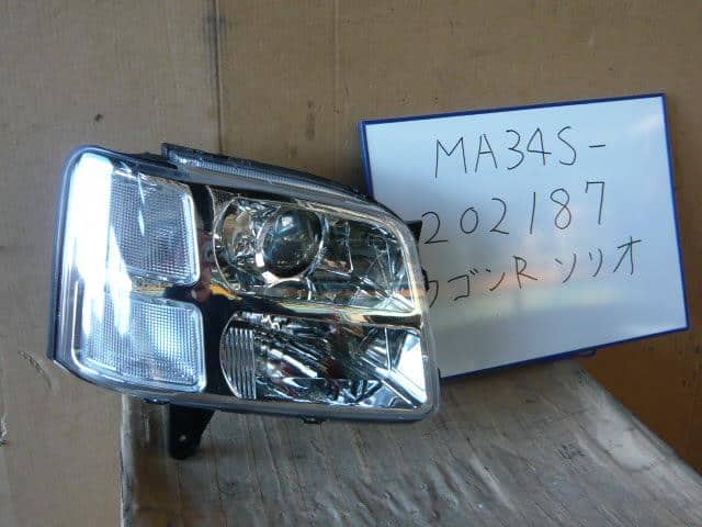 Right Headlight SUZUKI Wagon R Solio 2003 UA-MA34S — photo 1